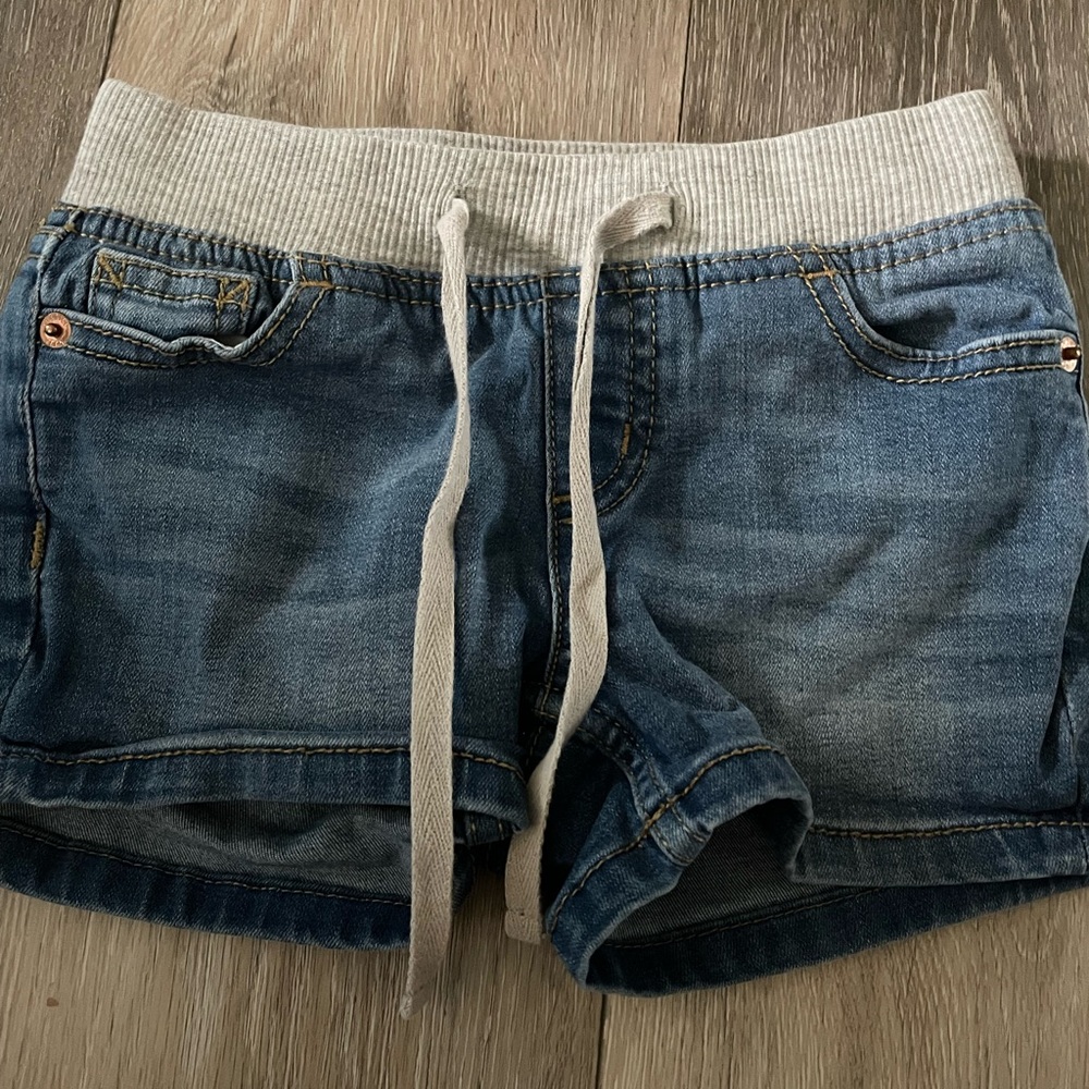 Cute little girl size 8 justice Jean shorts